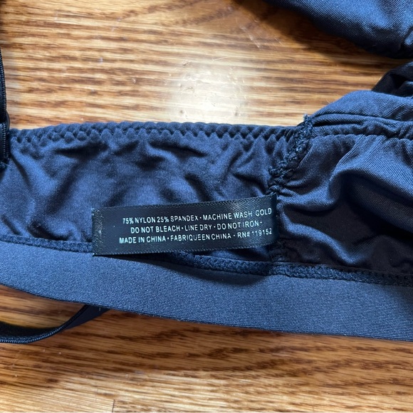 ⭐️2/20 Urban Outfitters Out from Under Triangle Bralette - Picture 9 of 9